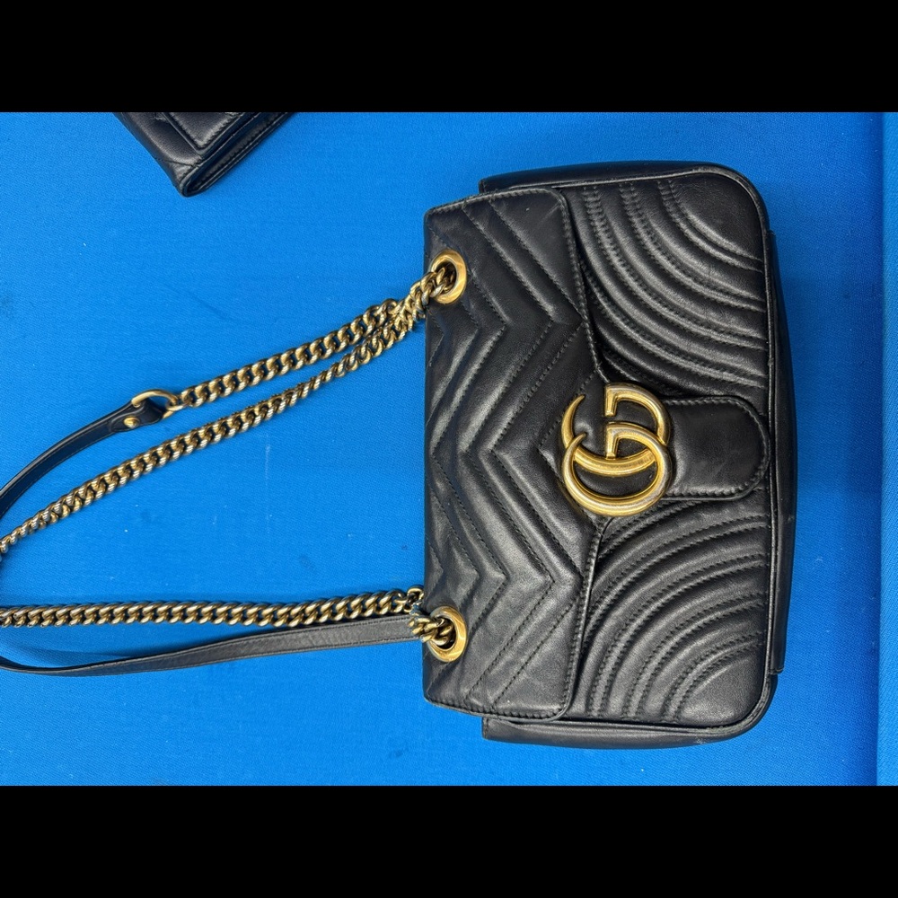 Authentic GG Gucci Marmont medium shoulder bag